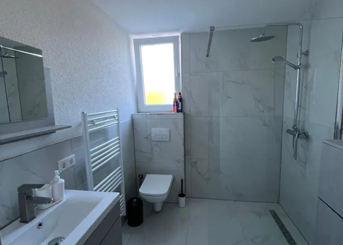 Moderne Helle 2 Neubau アパート